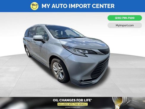 Used 2022 Toyota Sienna Limited AWD/4WD image 1