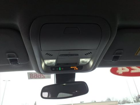 Used 2024 GMC Terrain SLT image 24