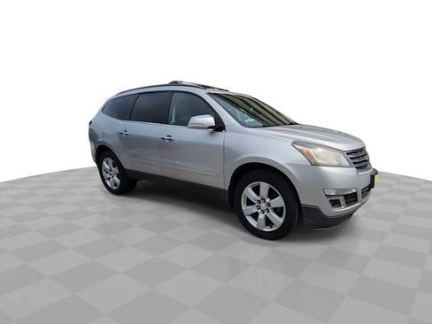 Used 2016 Chevrolet Traverse LT w/ Style and Technology Package FWD image 2