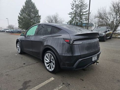 Used 2026 Tesla Model Y AWD image 5