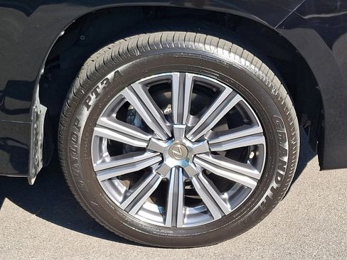 Used 2017 Lexus LX 570 4WD w/ Luxury Package image 8