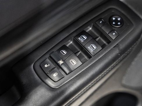 Used 2019 Jeep Grand Cherokee Laredo w/ Security & Convenience Group image 41