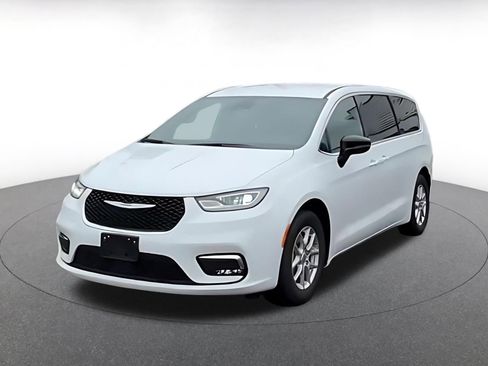 Used 2025 Chrysler Pacifica Select FWD image 4