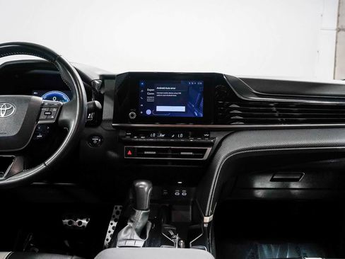 Used 2025 Toyota Camry SE FWD image 12