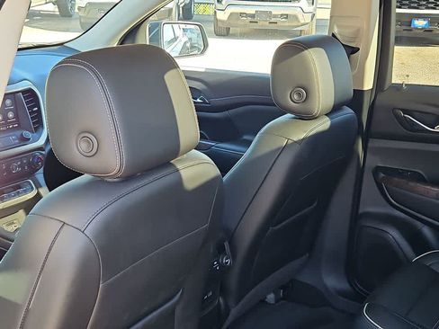 Used 2022 GMC Acadia Denali w/ Denali Ultimate Package FWD image 16