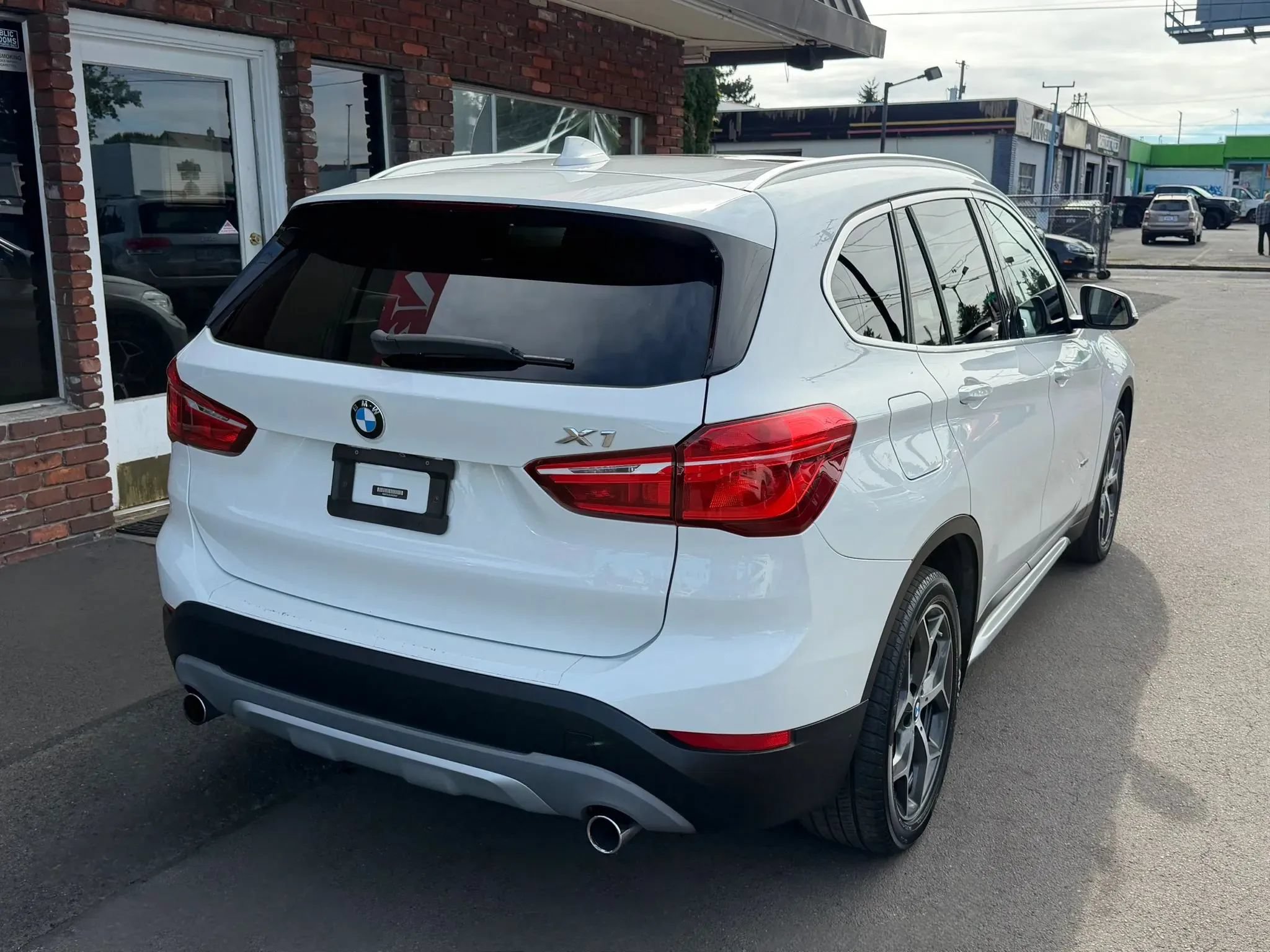 Used 2018 BMW X1 xDrive28i AWD/4WD image 3