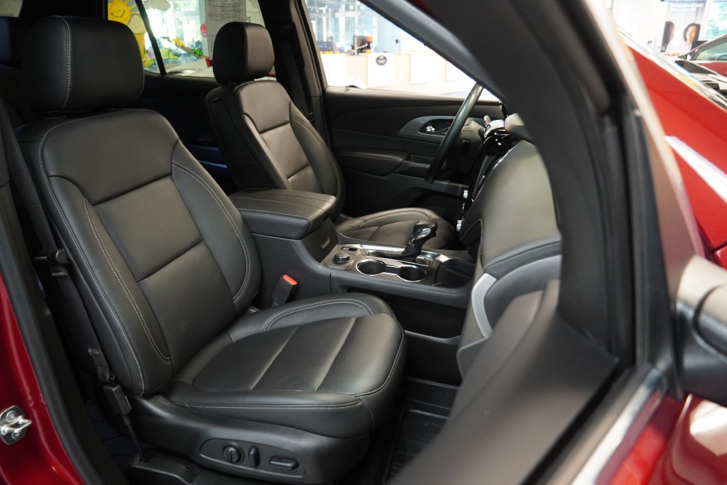 Used 2023 Chevrolet Traverse LT w/ LT Premium Package AWD/4WD image 44