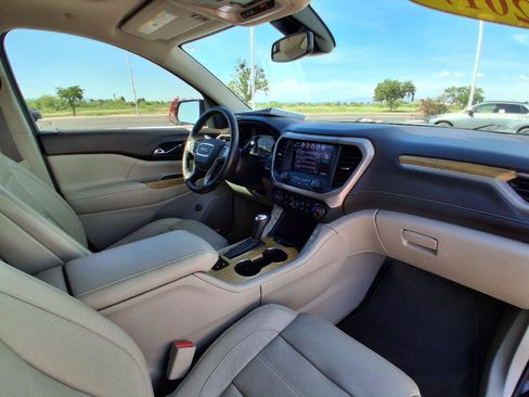 Used 2017 GMC Acadia Denali w/ Technology Package FWD image 29