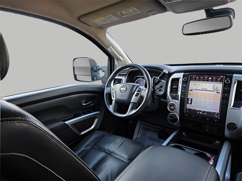 Used 2016 Nissan Titan PRO-4X w/ Pro-4x Convenience Package image 11