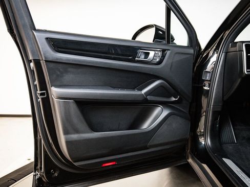Certified 2023 Porsche Cayenne AWD/4WD image 23