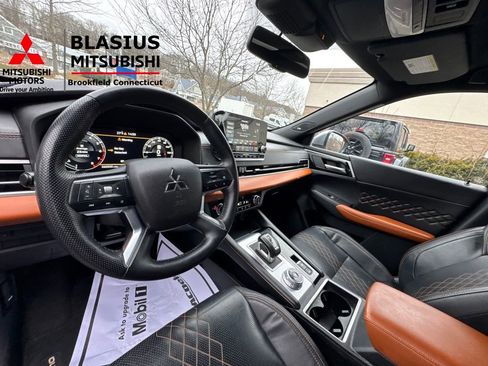 Used 2022 Mitsubishi Outlander SEL image 11