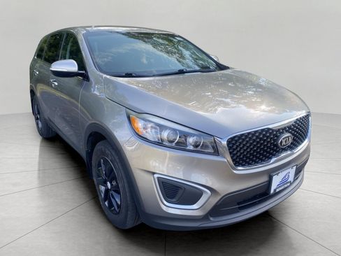 Used 2017 Kia Sorento L FWD image 1