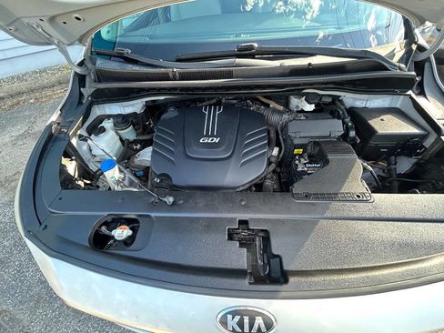 Used 2016 Kia Sedona LX w/ Option Group 020 FWD image 15