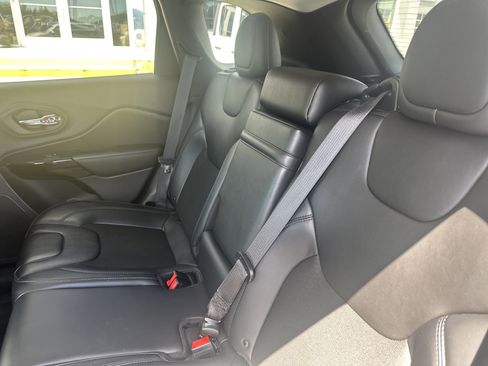 Used 2019 Jeep Cherokee Latitude Plus image 19