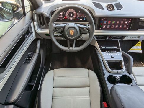 Certified 2025 Porsche Cayenne Coupe image 15