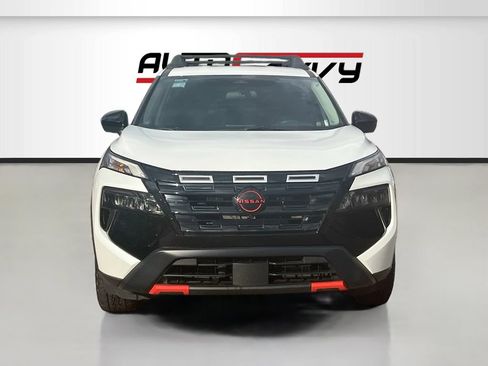 Used 2025 Nissan Rogue SV AWD/4WD image 2