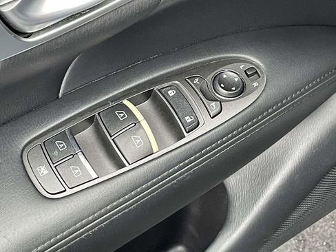 Used 2015 INFINITI Q70 3.7 image 16