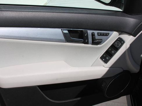 Used 2009 Mercedes-Benz C 300 4MATIC Sedan image 21