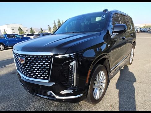 Used 2025 Cadillac Escalade Luxury w/ LPO, Floor Liner Package AWD/4WD image 3