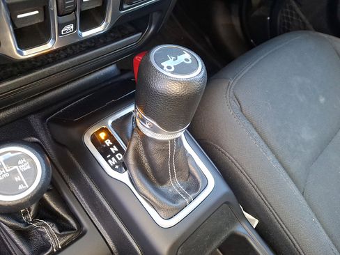 Used 2019 Jeep Wrangler Unlimited Sahara w/ Cold Weather Group image 14