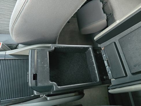 Used 2016 Chevrolet Traverse LT w/ Style and Technology Package image 24