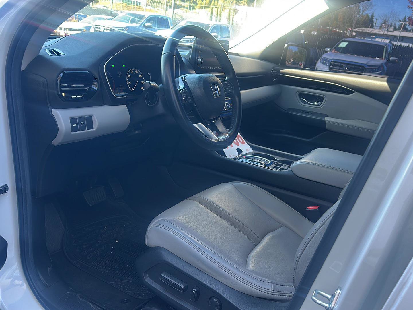 Used 2025 Honda Pilot EX-L image 8