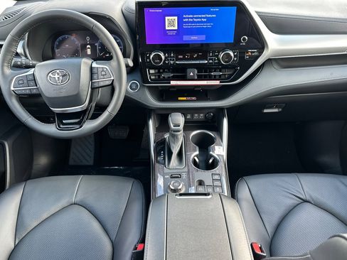 New 2026 Toyota Highlander XLE image 15