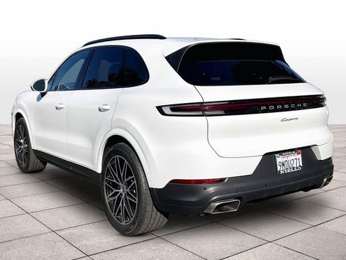 Used 2024 Porsche Cayenne AWD/4WD image 14