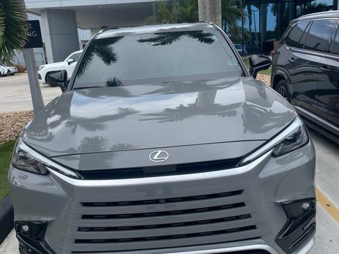 Used 2025 Lexus TX 500h AWD w/ Technology Package image 4
