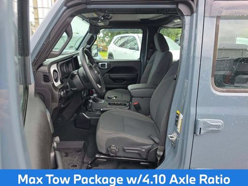 Used 2024 Jeep Gladiator Sport AWD/4WD image 5