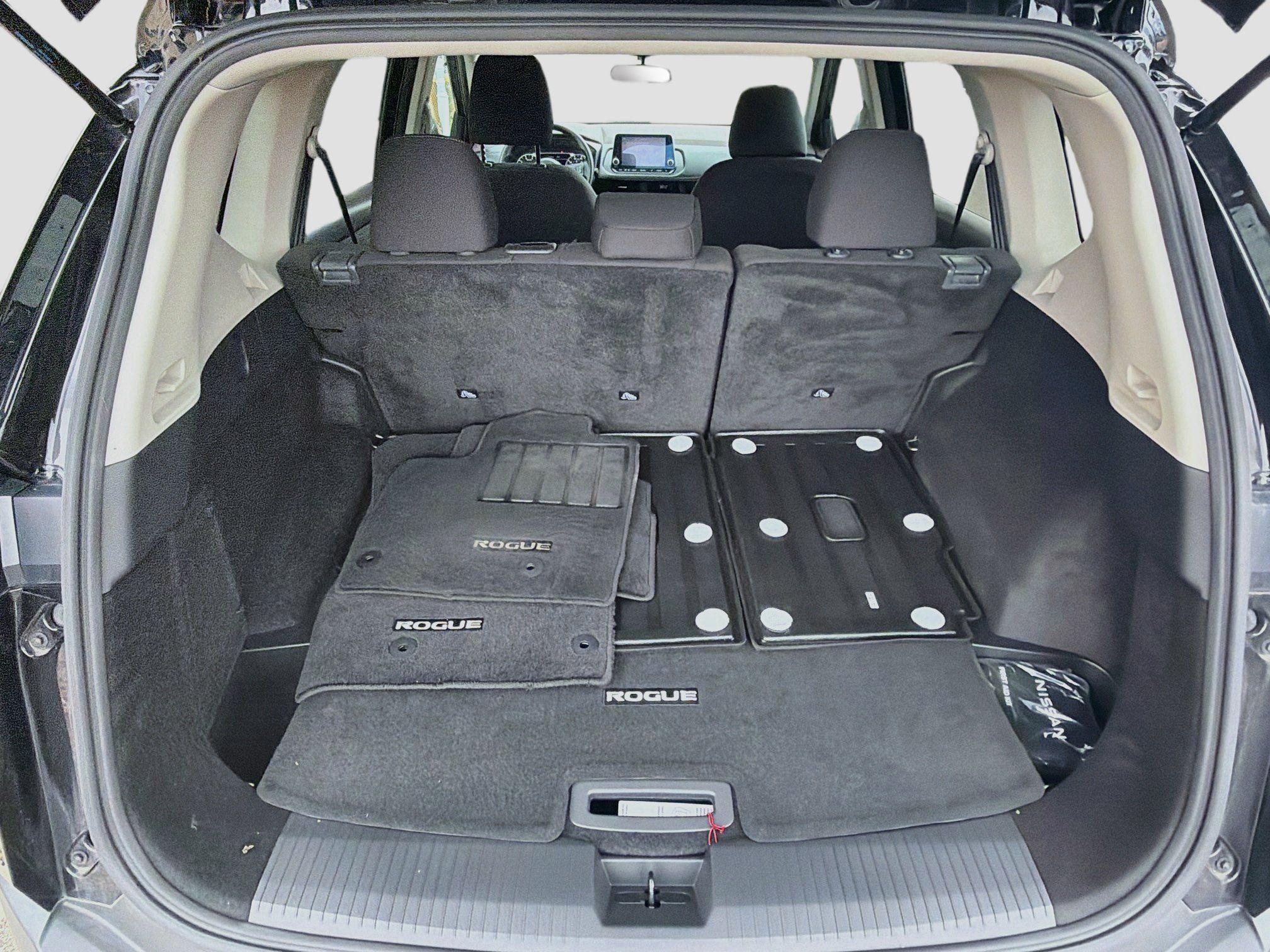 Used 2023 Nissan Rogue S AWD/4WD image 30