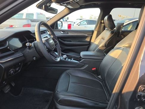 Used 2023 Jeep Grand Cherokee Overland w/ Rear Seat Video Group I AWD/4WD image 8