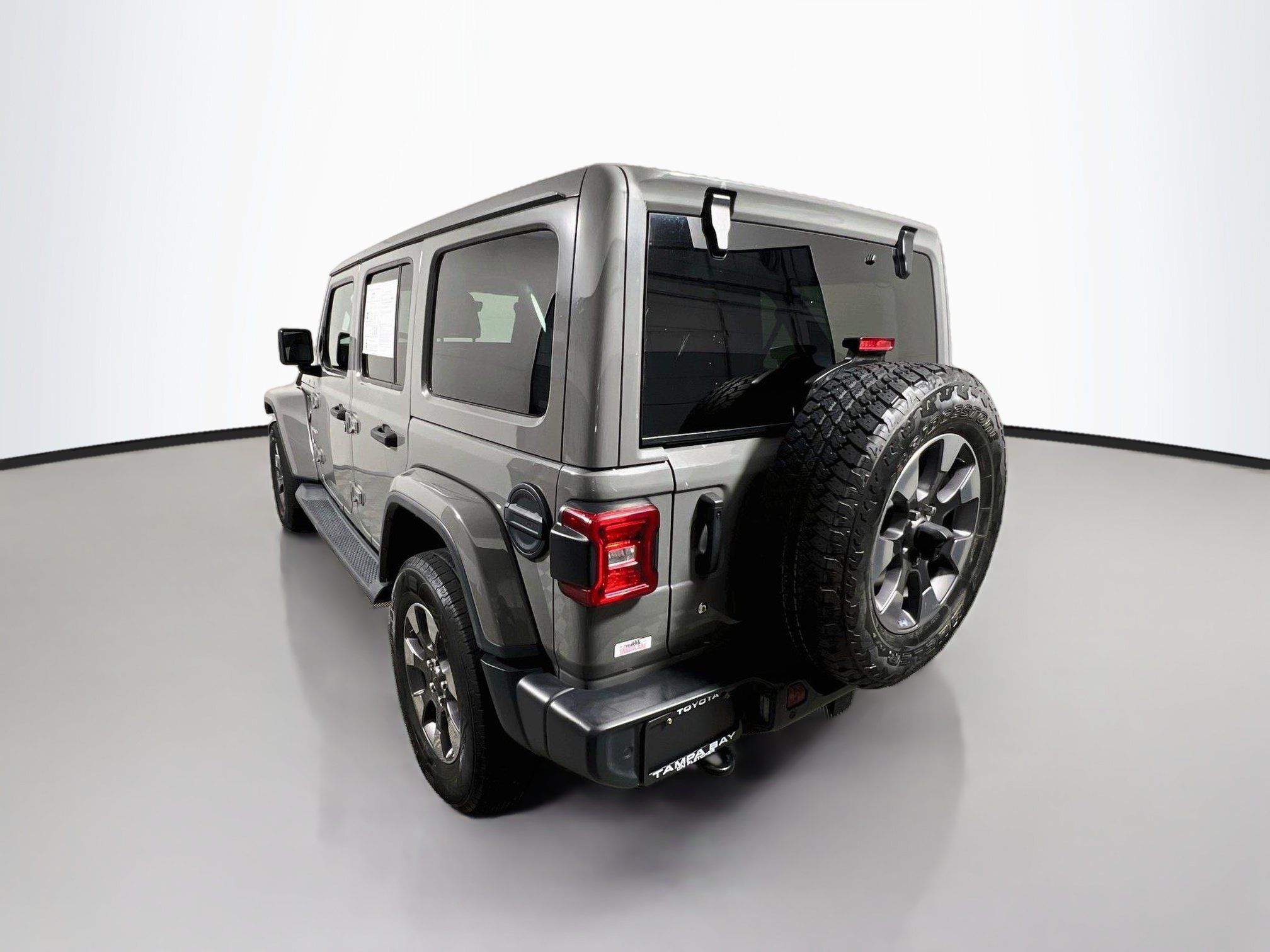 Used 2018 Jeep Wrangler Unlimited Sahara AWD/4WD image 8