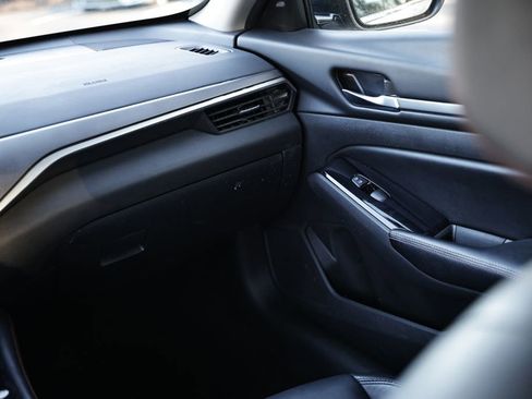 Used 2024 Nissan Altima 2.5 SR image 16