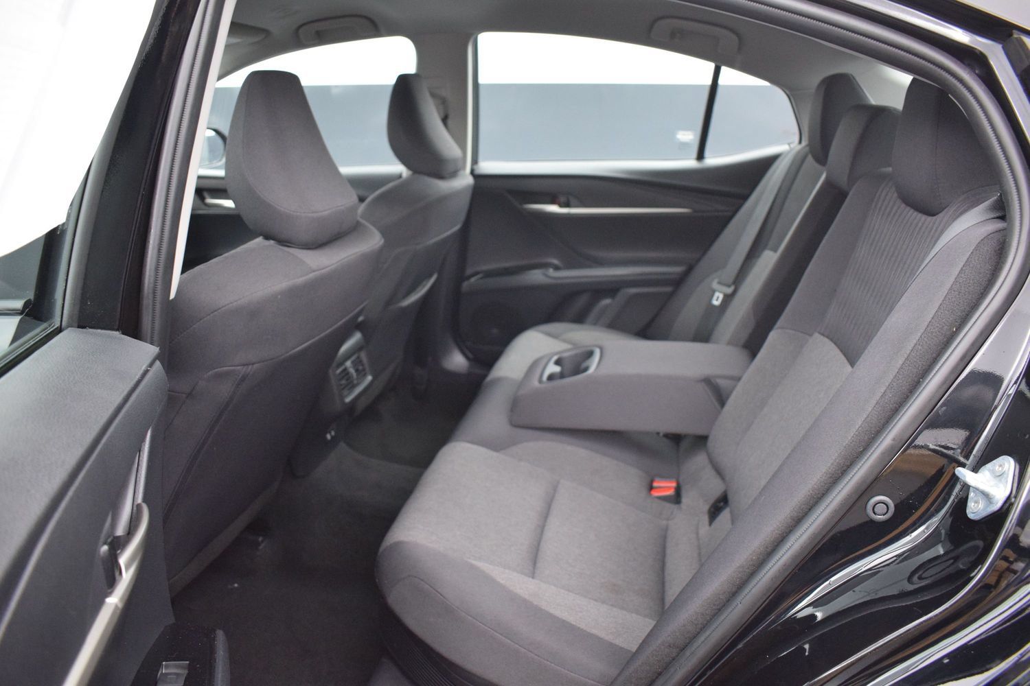 Used 2025 Toyota Camry LE FWD image 12