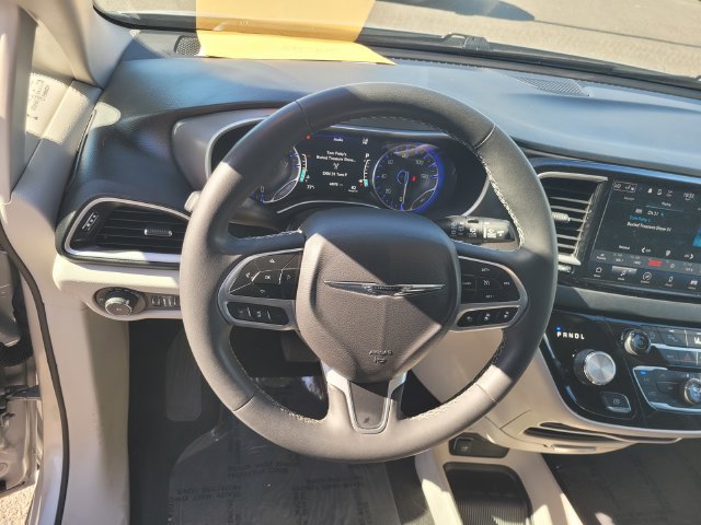 Used 2023 Chrysler Pacifica Touring-L FWD image 30