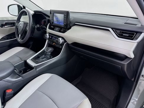 Certified 2022 Toyota RAV4 XLE Premium AWD/4WD image 31