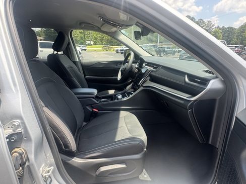 Used 2023 Jeep Grand Cherokee L Laredo image 15