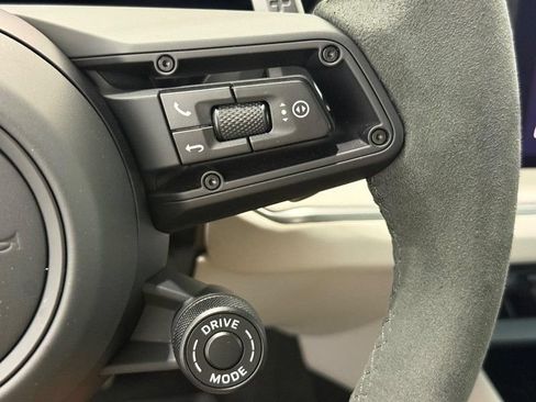 Certified 2025 Porsche Cayenne Turbo AWD/4WD image 20