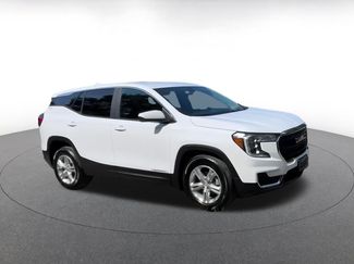 Used 2024 GMC Terrain SLE video 2
