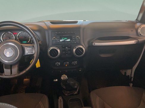 Used 2017 Jeep Wrangler Unlimited Rubicon w/ Connectivity Group AWD/4WD image 26