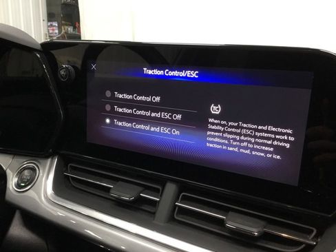 Used 2024 Chevrolet Trax LT w/ Driver Confidence Package image 40