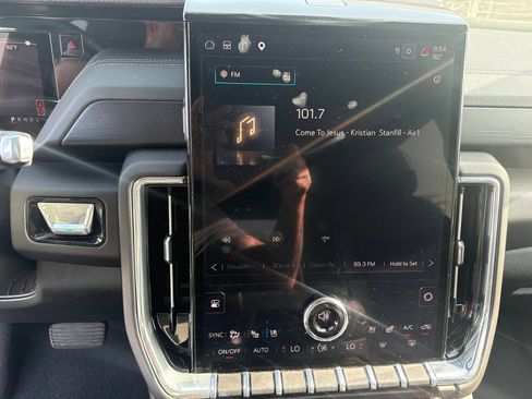 Used 2025 GMC Yukon Denali AWD/4WD image 23