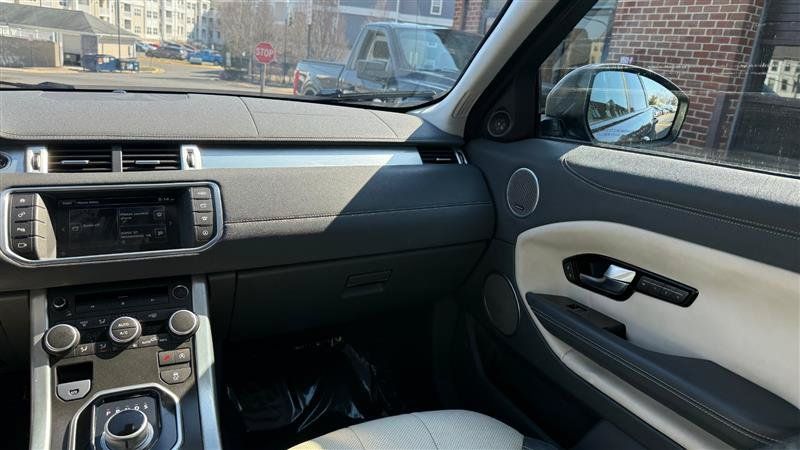 Used 2016 Land Rover Range Rover Evoque SE AWD/4WD image 28