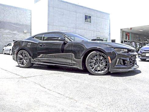 Used 2017 Chevrolet Camaro ZL1 RWD image 5