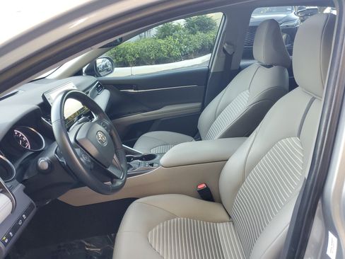 Used 2023 Toyota Camry SE image 15