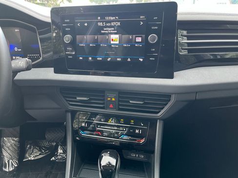 Used 2025 Volkswagen Jetta SE image 18