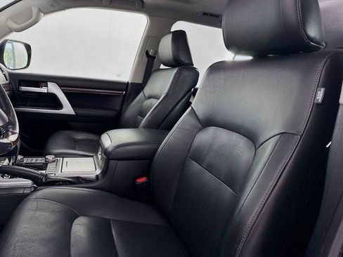 Used 2019 Toyota Land Cruiser image 36