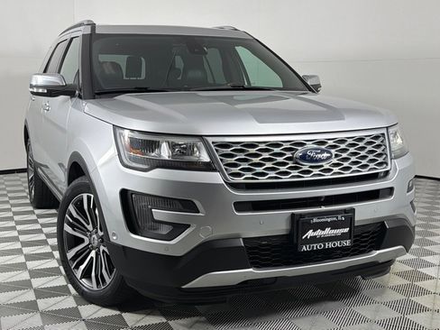 Used 2017 Ford Explorer Platinum image 2