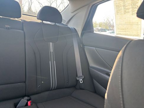 Used 2025 Hyundai Elantra SEL image 36